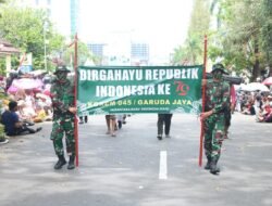 Prajurit Korem 045/Gaya Warnai Karnaval HUT RI ke-79 di Pangkalpinang